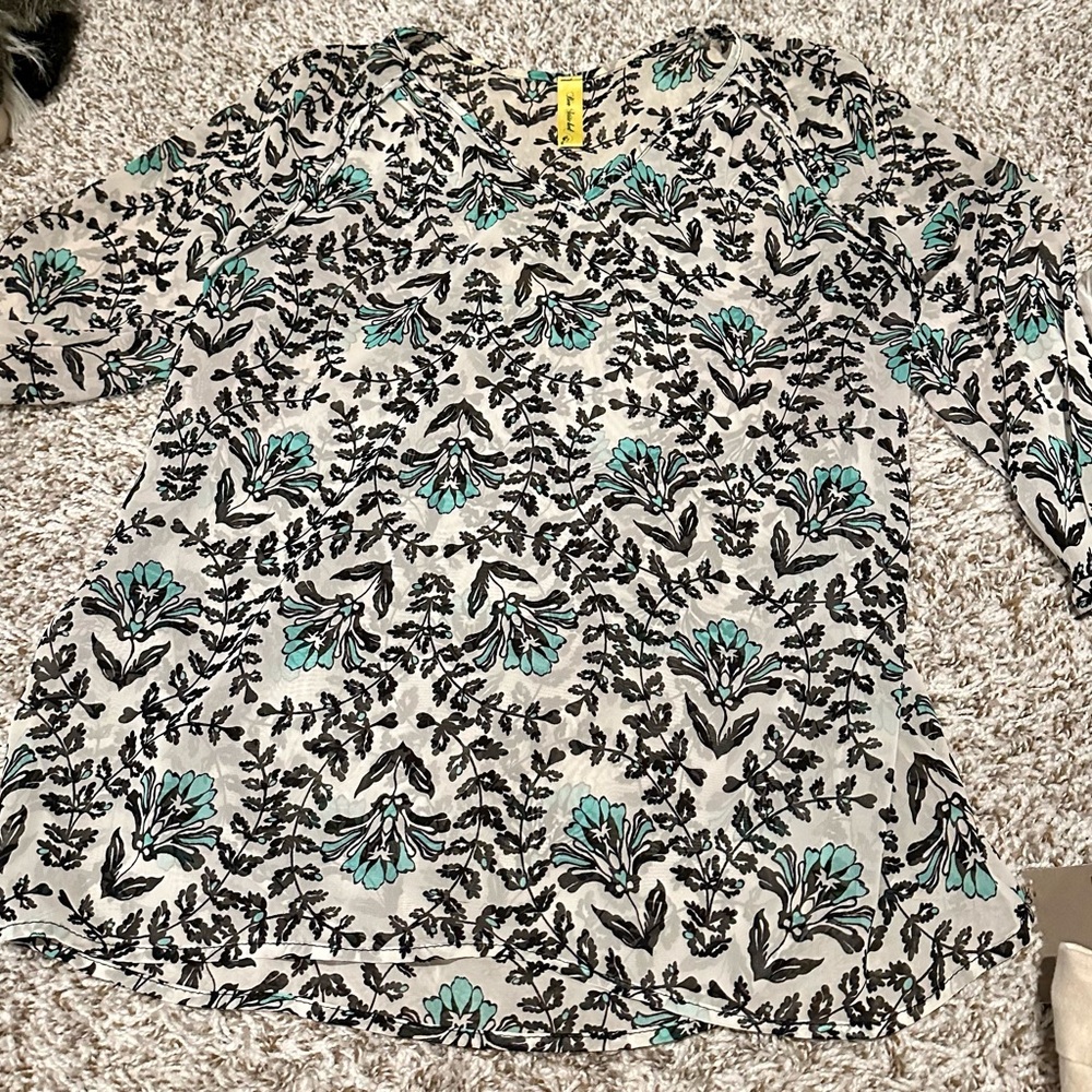 Women’s patterned blouse size small